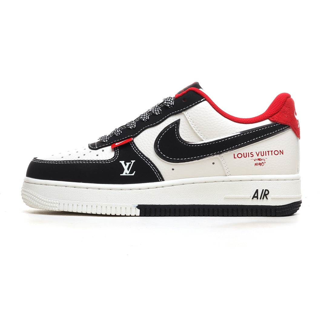 Nike Air Force 1 Corporate en un fondo urbano, ideal para un look casual y deportivo.